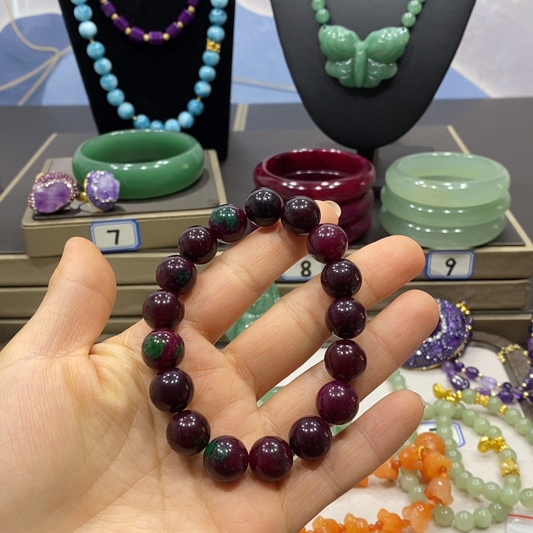 石英岩玉未镶嵌颈饰