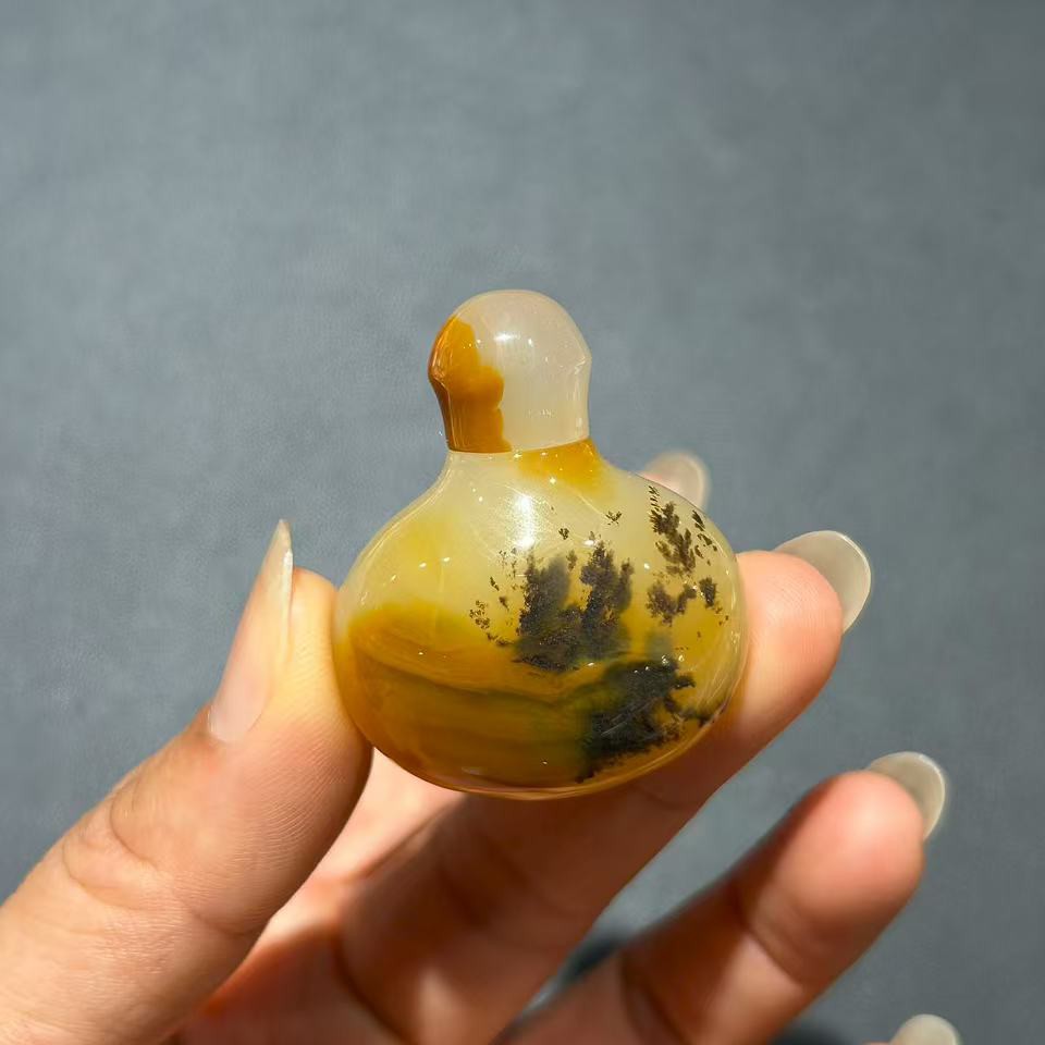 黄龙玉水草花，鼻烟壶，镂空可以装鼻烟
