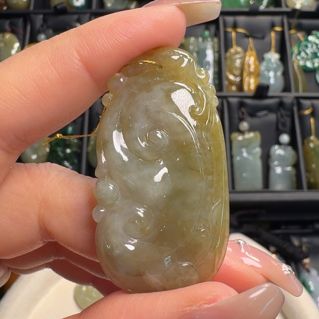 翡翠未镶嵌颈饰如意