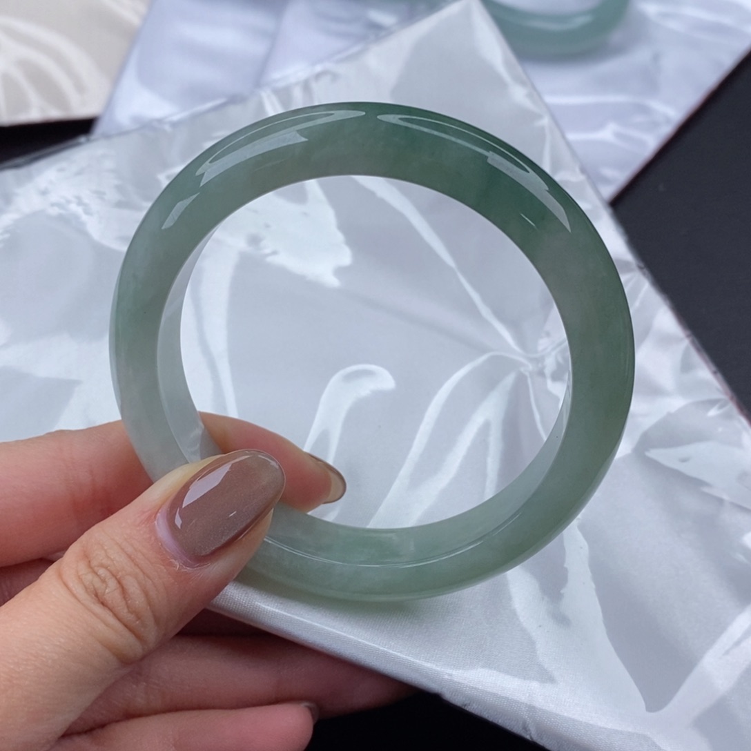 翡翠手镯未镶嵌天然翡翠手镯