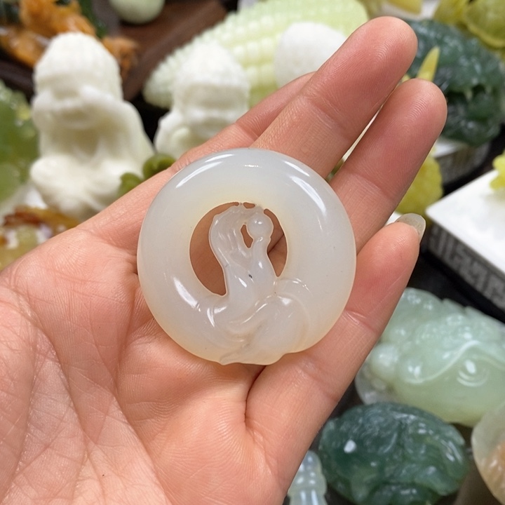 蛇纹石玉挂件未镶嵌