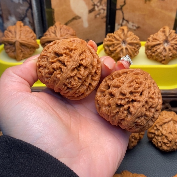 赫***…把件文玩核桃071粗筋47全品