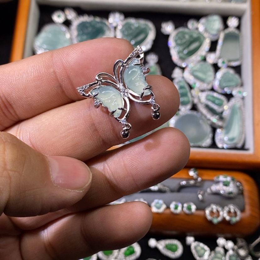 【闪购商品】翡翠颈饰未镶嵌天然