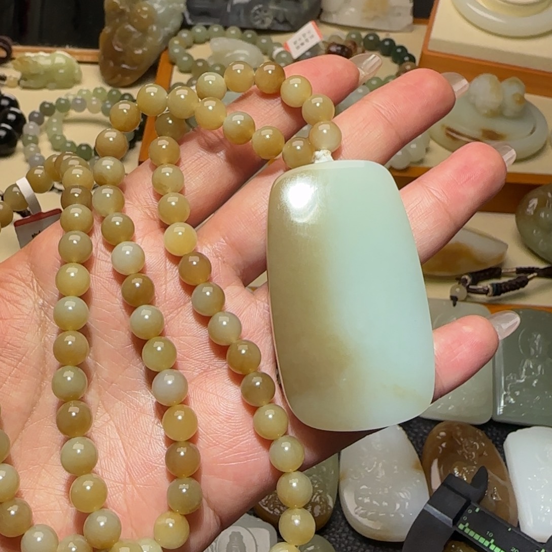 和田玉未镶嵌颈饰