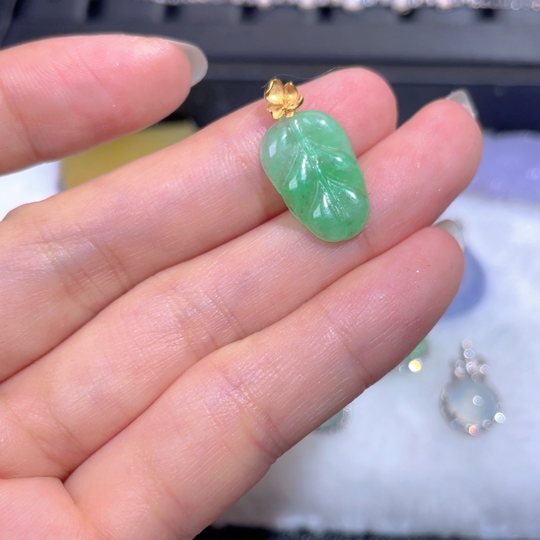颈饰18K金镶嵌翡翠翡翠