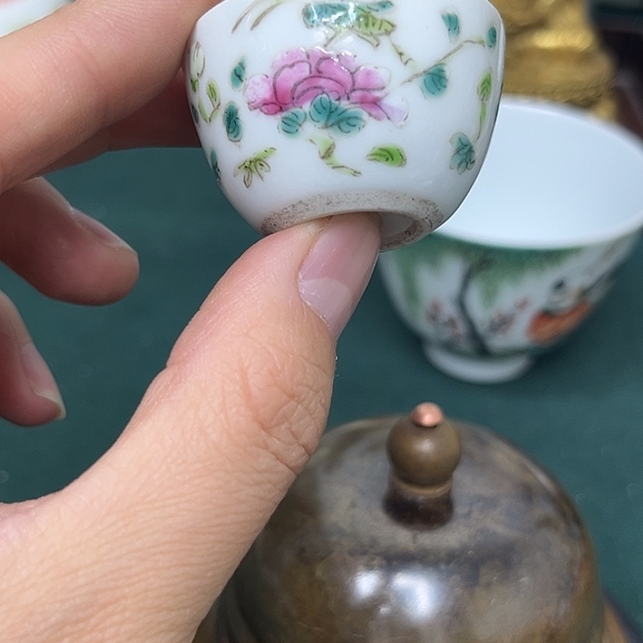 偷***闲瓷片精美的陶瓷作品摆件……