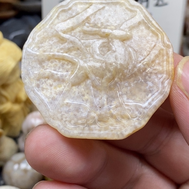 硅化珊瑚（珊瑚玉）未镶嵌颈饰