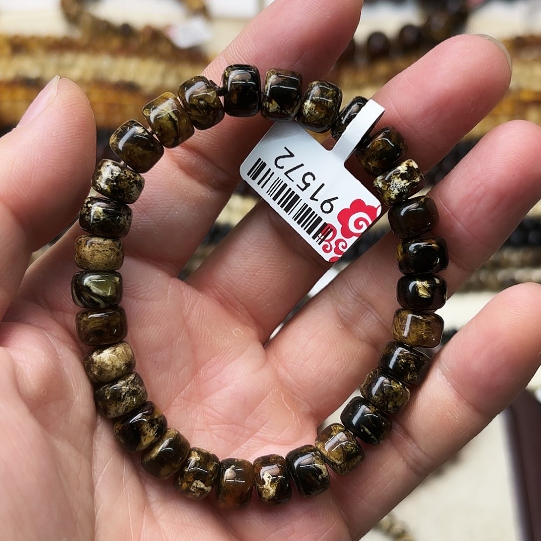 琥珀未镶嵌裸石九91572