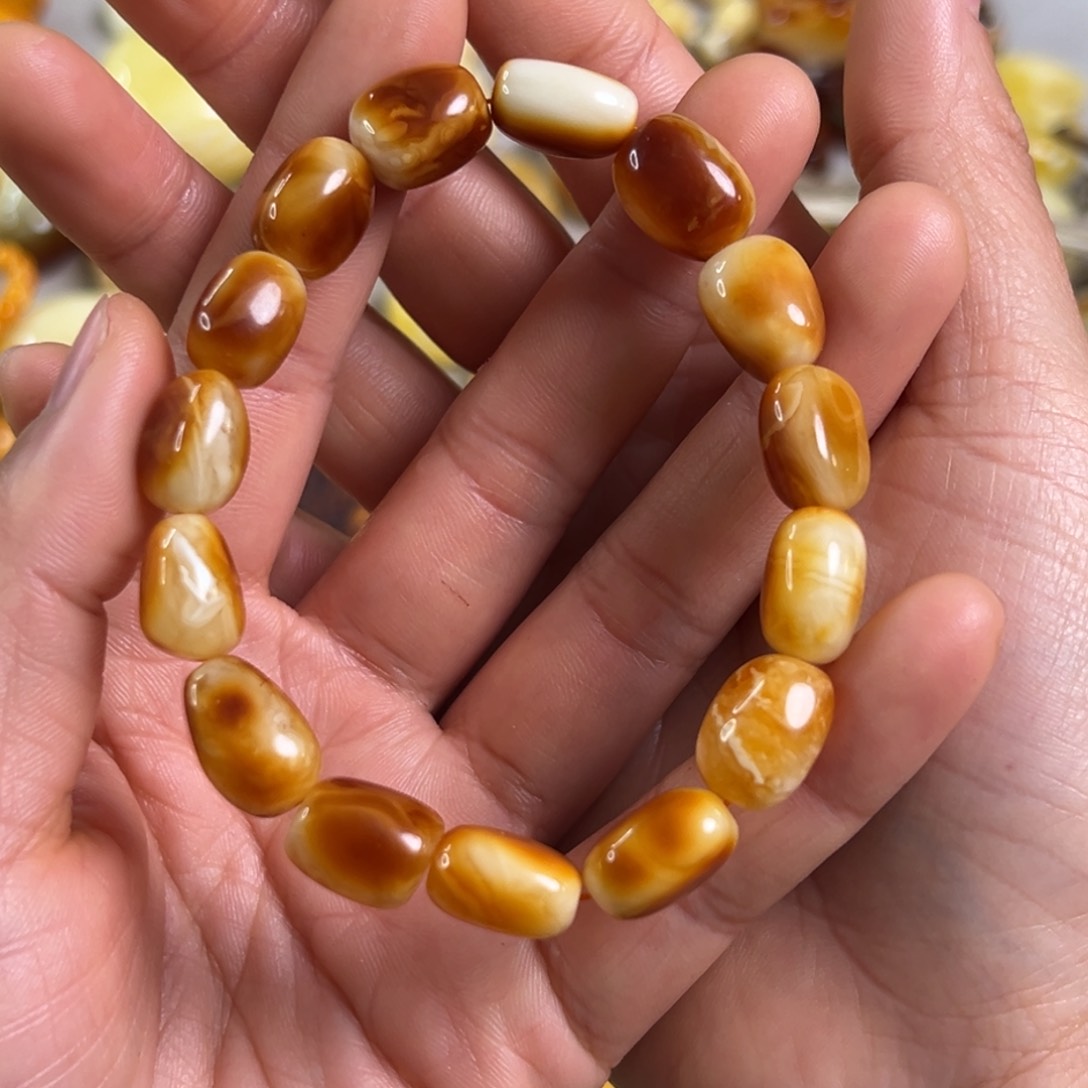 蜜蜡裸石未镶嵌蜜蜡