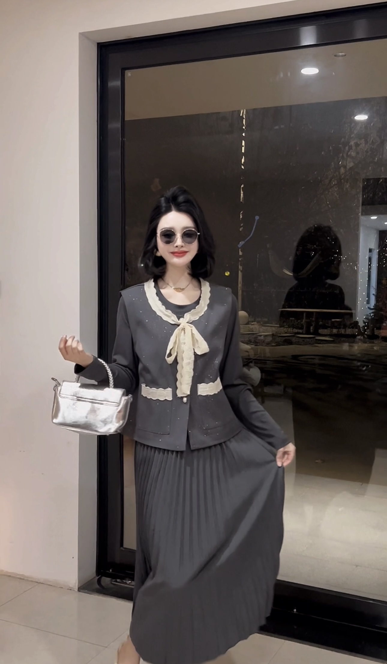 大码早春新款韩版简约气质韩系蕾丝边圆领马甲+百褶连衣裙裙套装