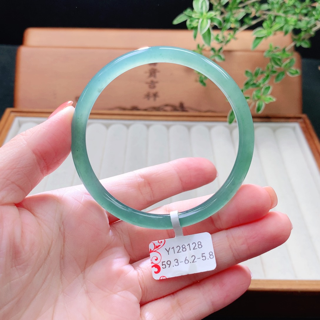 未镶嵌手镯（圆镯）翡翠