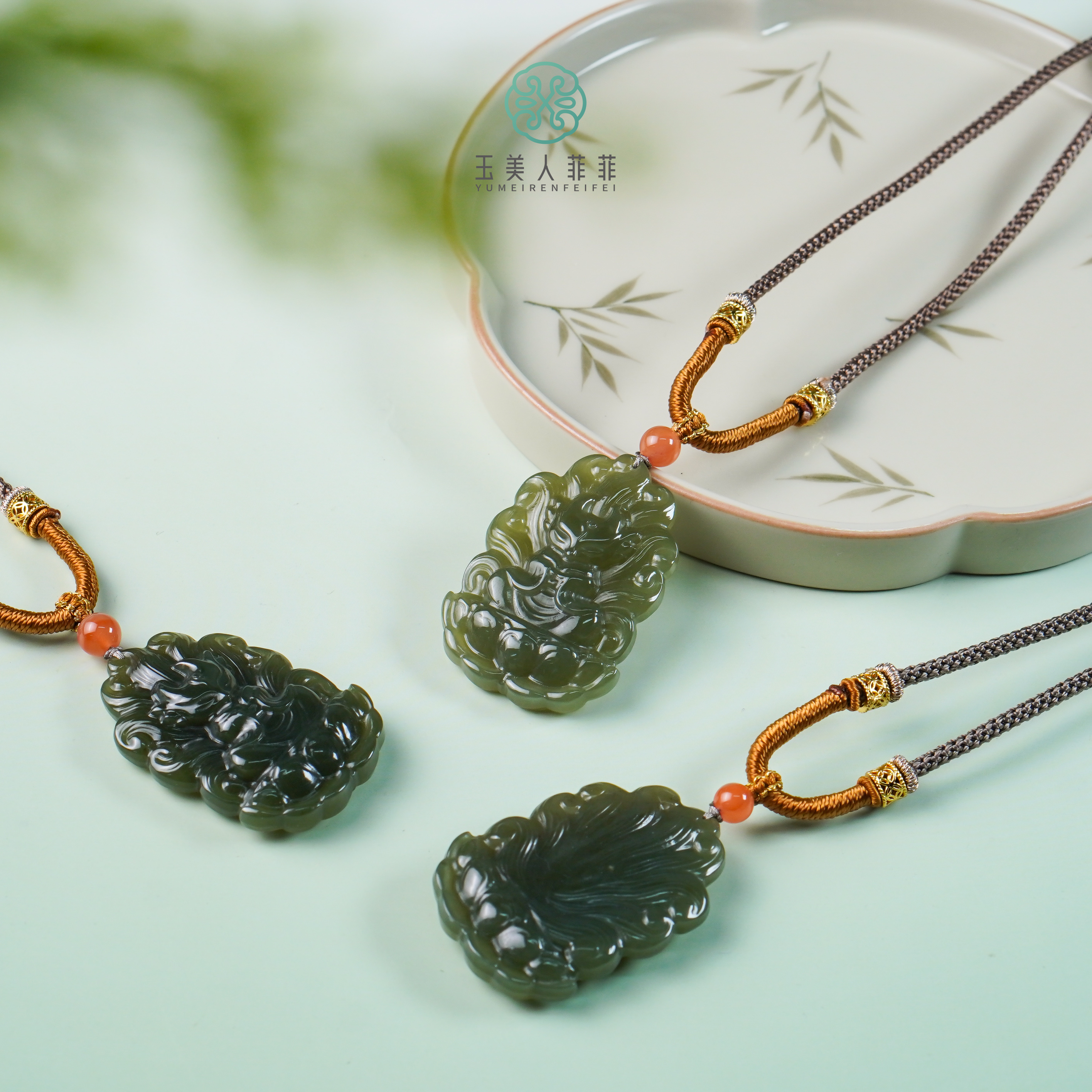 石惑珠宝·和田玉九尾坐莲吊坠约31*45mm*多样性发一