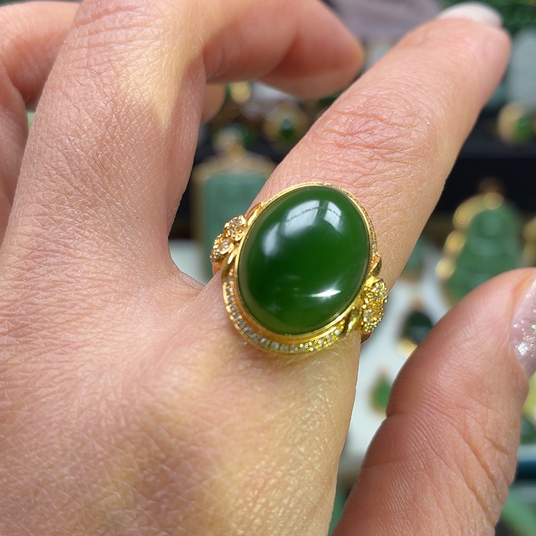 和田玉18K金镶嵌颈饰