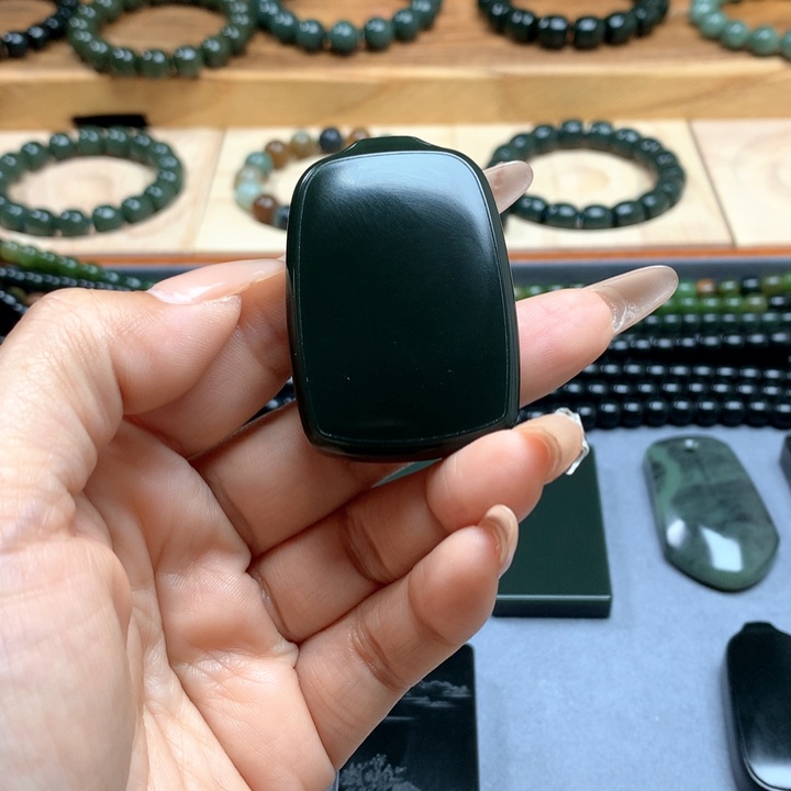 和田玉（青玉）颈饰未镶嵌马**功