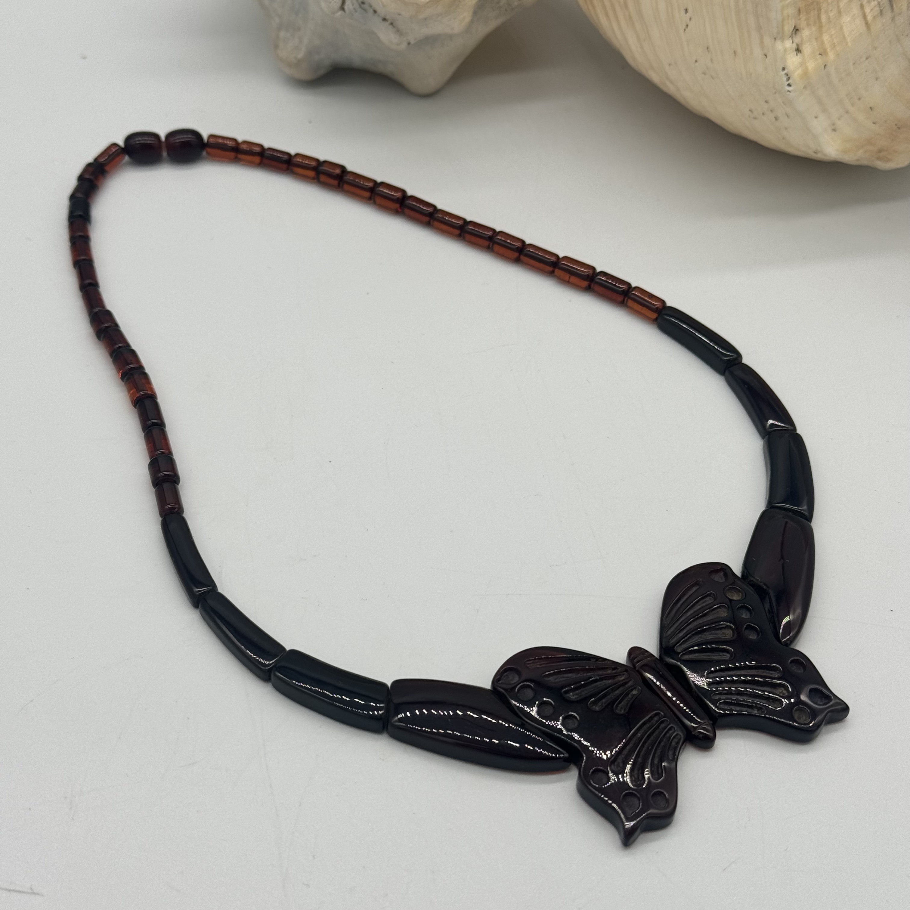 Bak Gvzal Jawayirat乔美琥珀蝴蝶项链