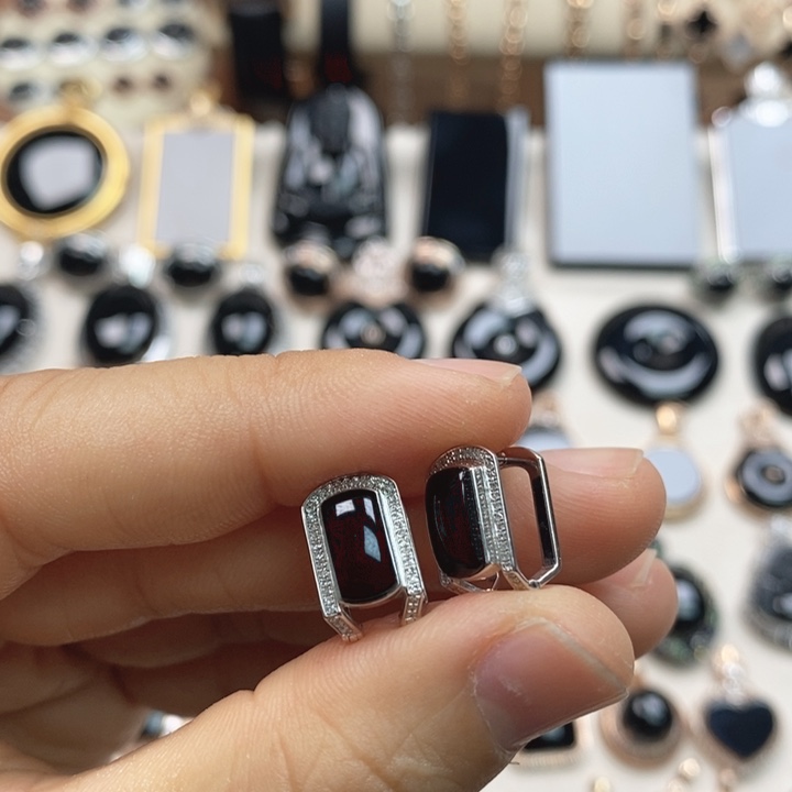 翡翠18K金镶嵌耳饰