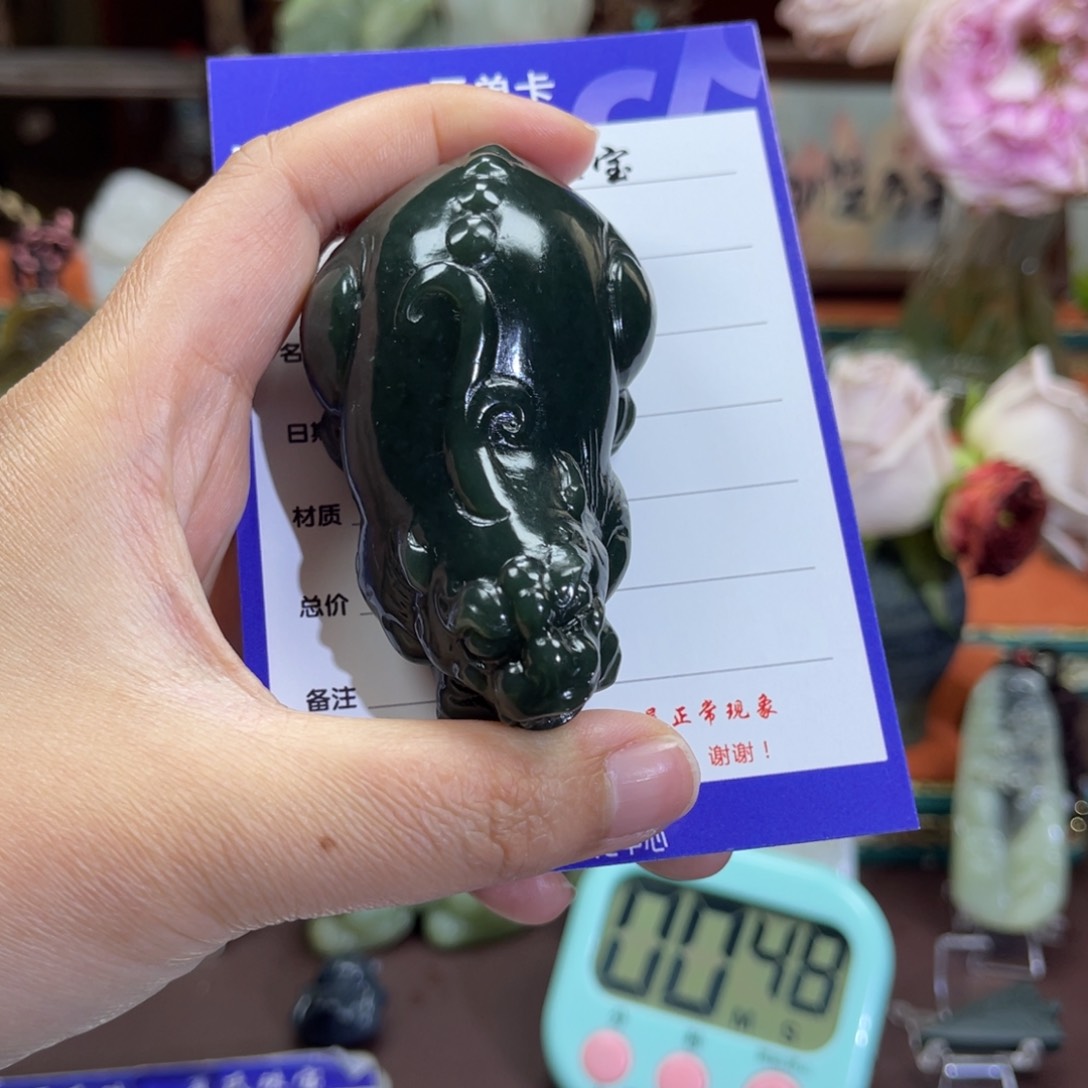 和田玉未镶嵌挂件玉**人