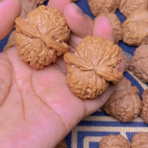 【闪购商品】文玩核桃吊坠勇*白狮子42