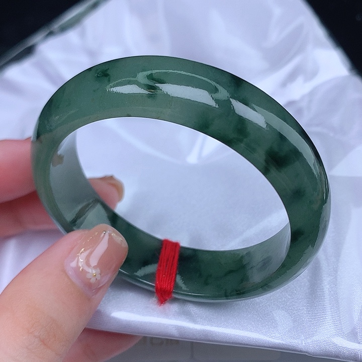 翡翠手镯未镶嵌天然