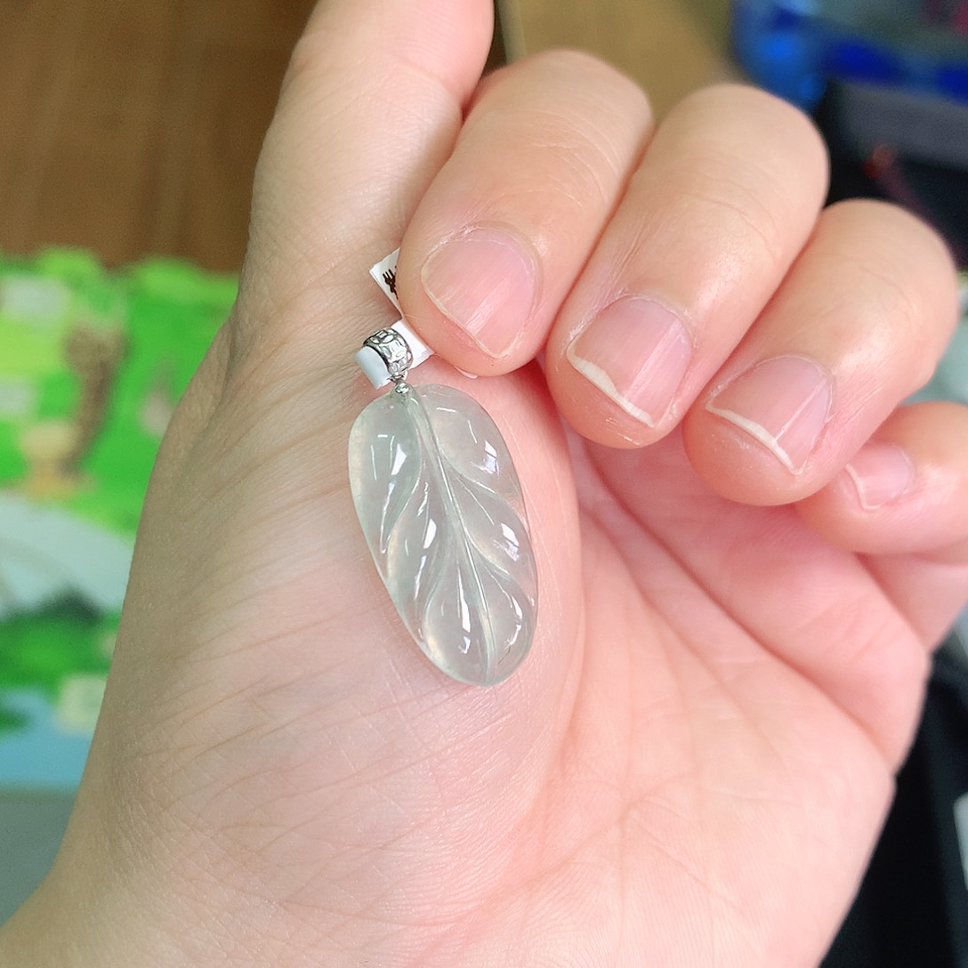 翡翠颈饰18K金镶嵌冰胶芭蕉叶