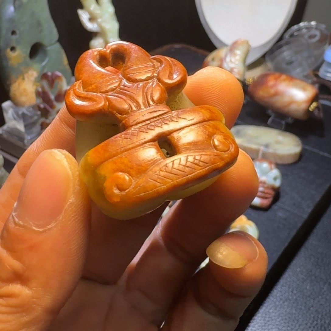 梅***子有机玻璃玉摆件神人器型