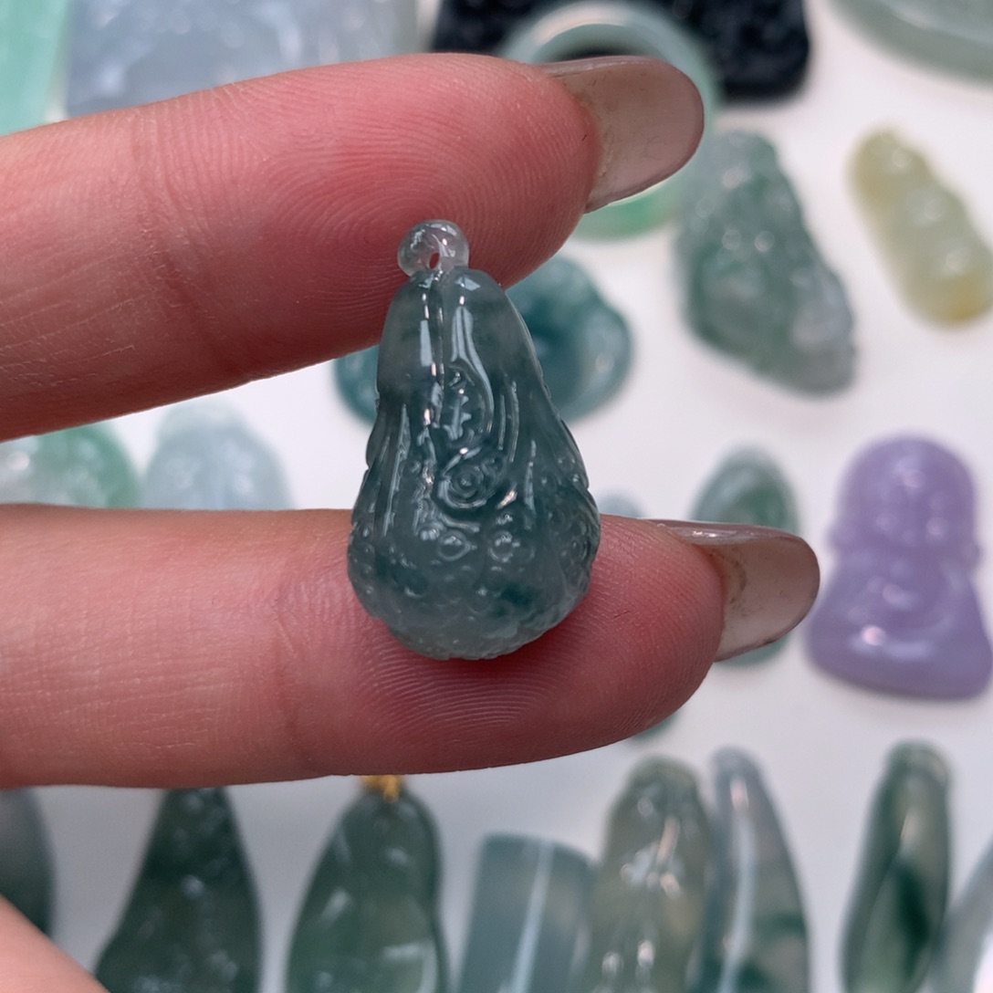 翡翠未镶嵌颈饰福瓜