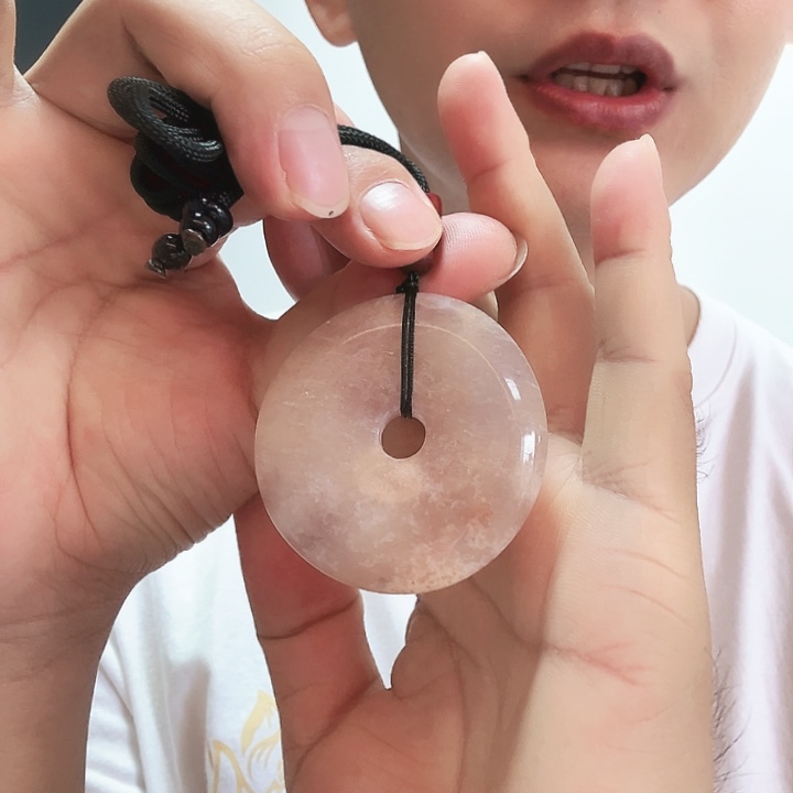 石英质玉（金丝玉）未镶嵌颈饰