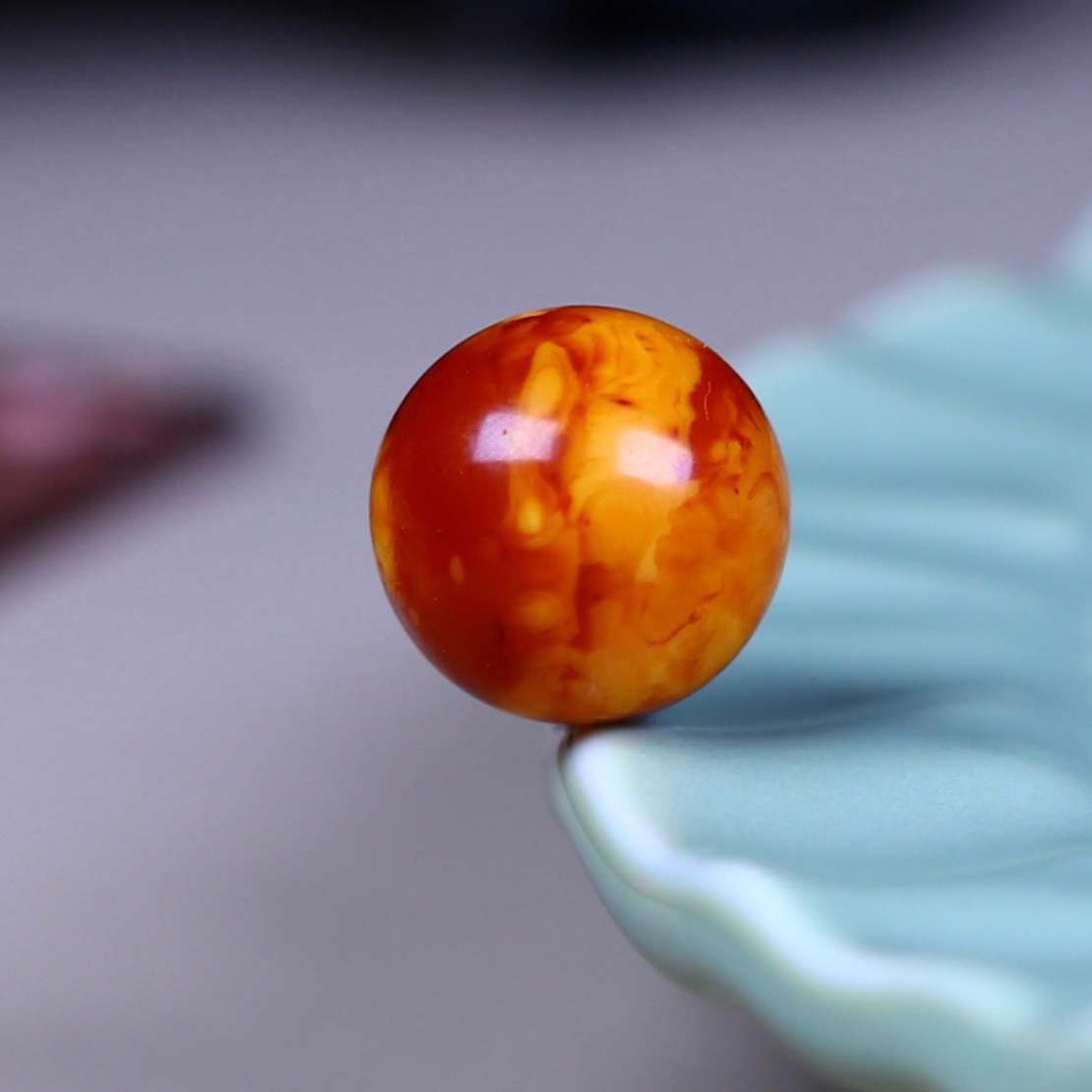 13.3mm老蜡圆珠，这枚好漂亮，花色蜡质都很棒！上串效果很好，