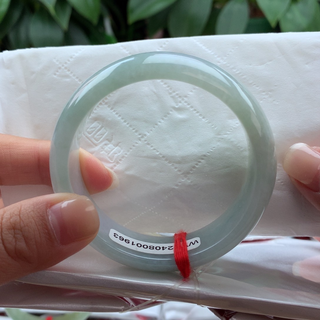 翡翠手镯未镶嵌纯天然01