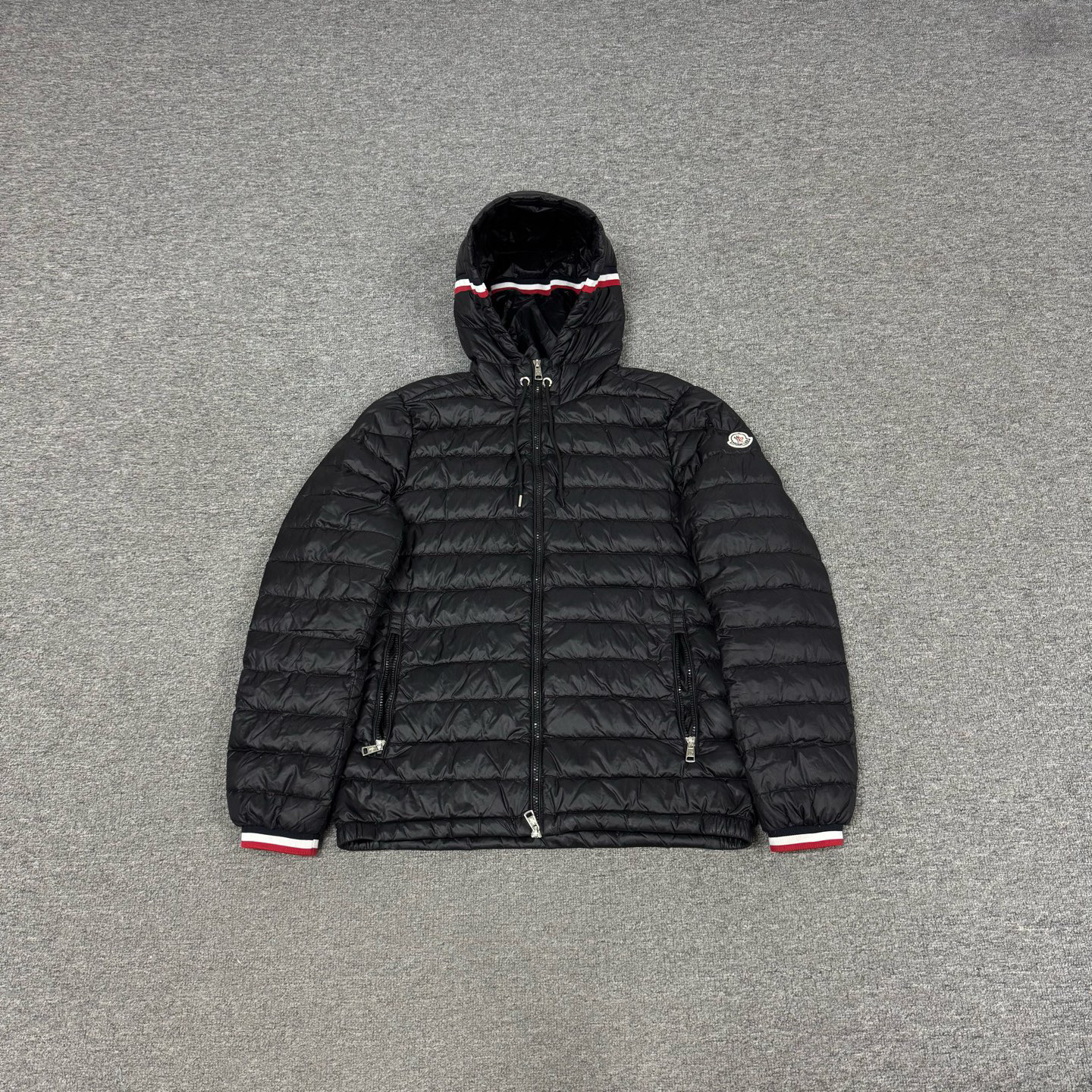 99新 MONCLER 蒙口 彩条袖标logo 连帽羽绒服 2码 
