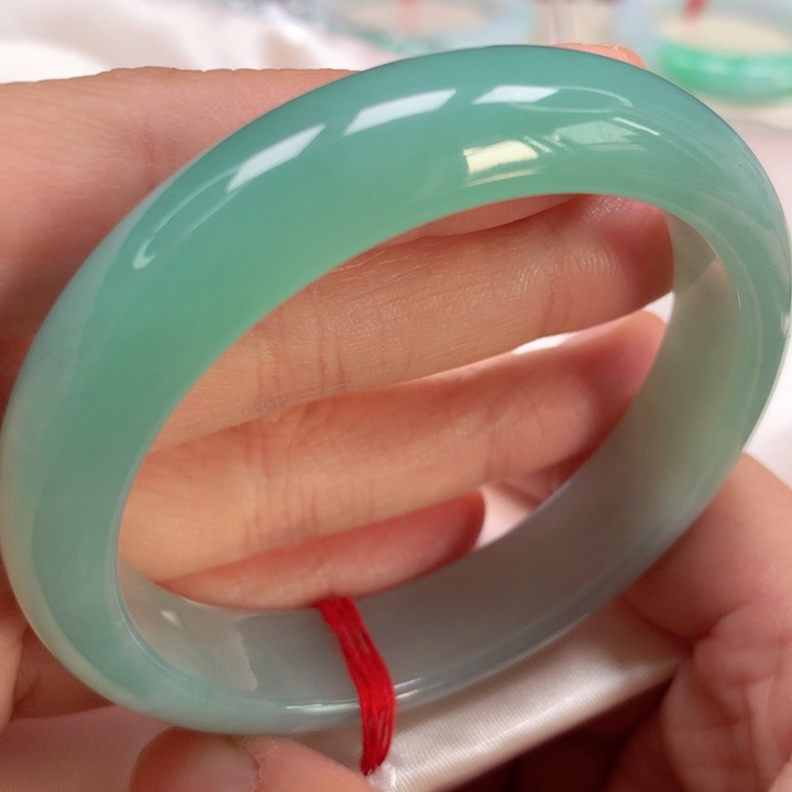 翡翠手镯未镶嵌海蓝之谜53号