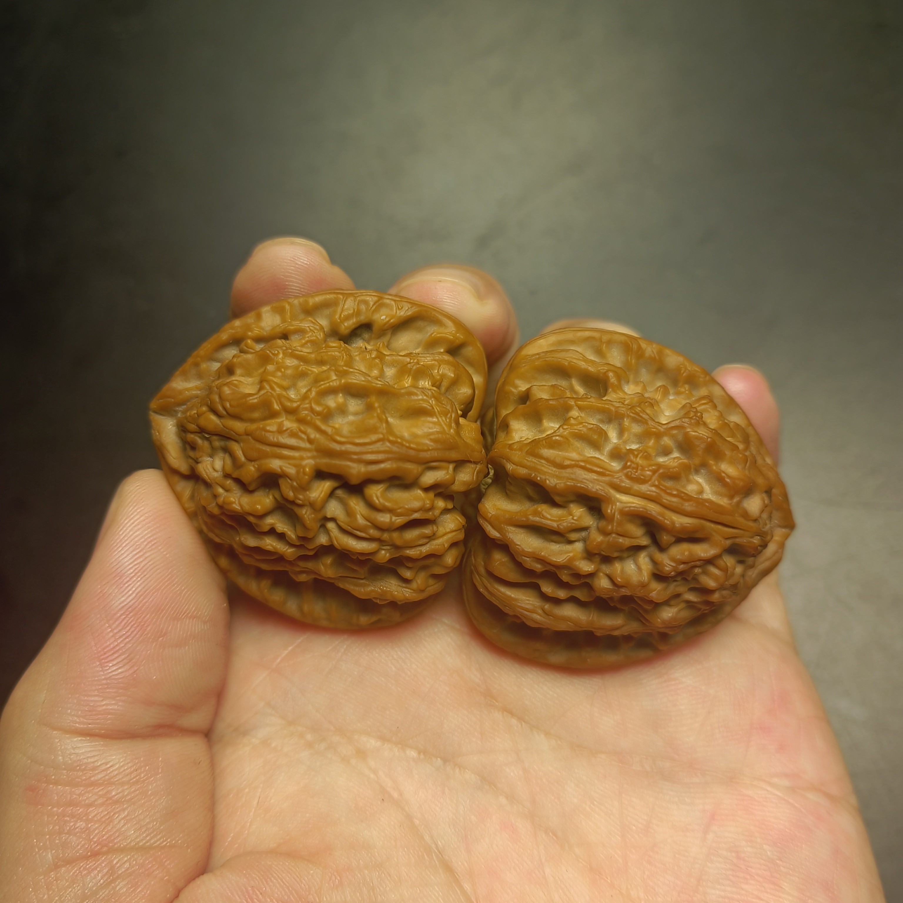 40尺手捻三角白文玩核桃