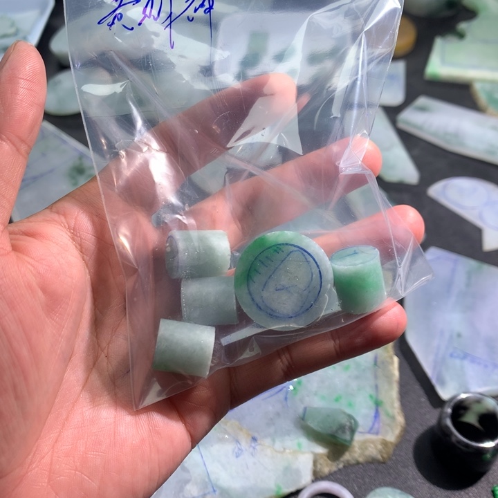 黄***神定制翡翠未镶嵌天然翡翠