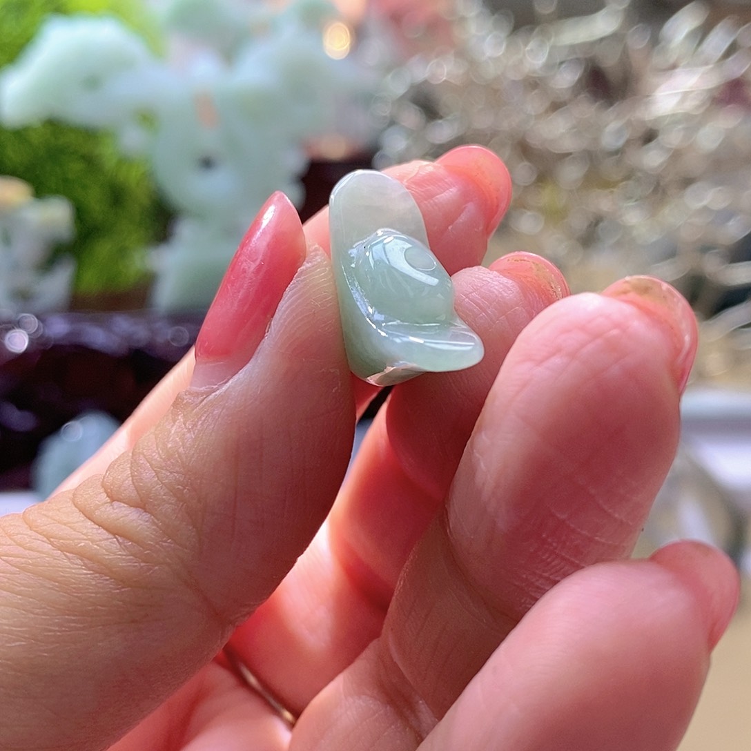 【闪购商品】翡翠未镶嵌颈饰元宝