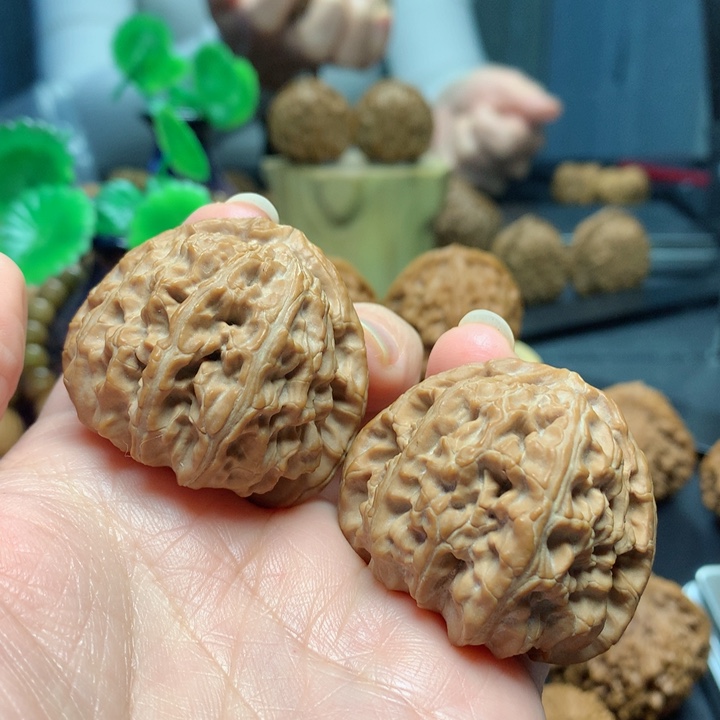 文玩核桃吊坠三角白狮子头41