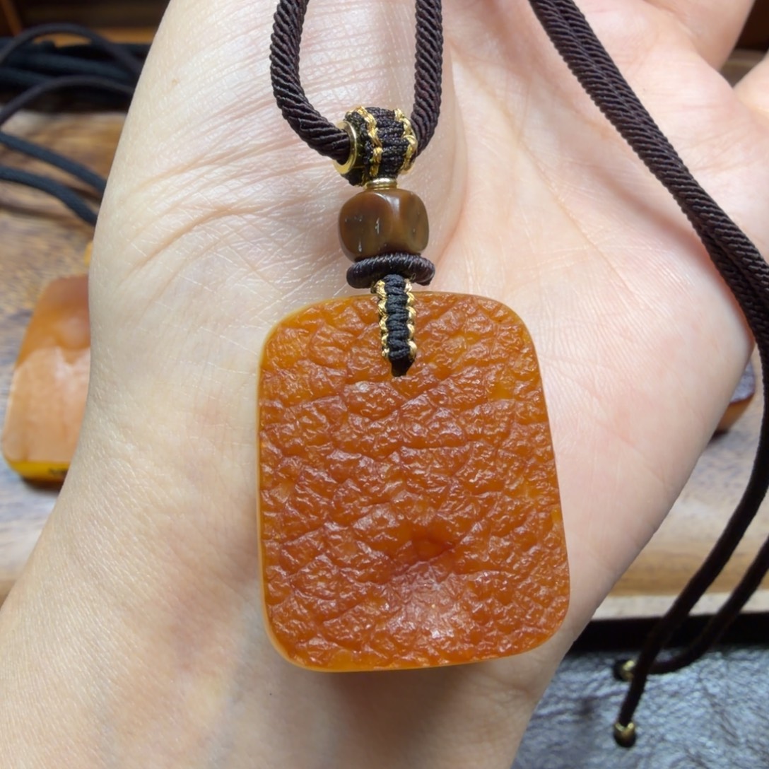 琥珀未镶嵌吊坠(赠链)