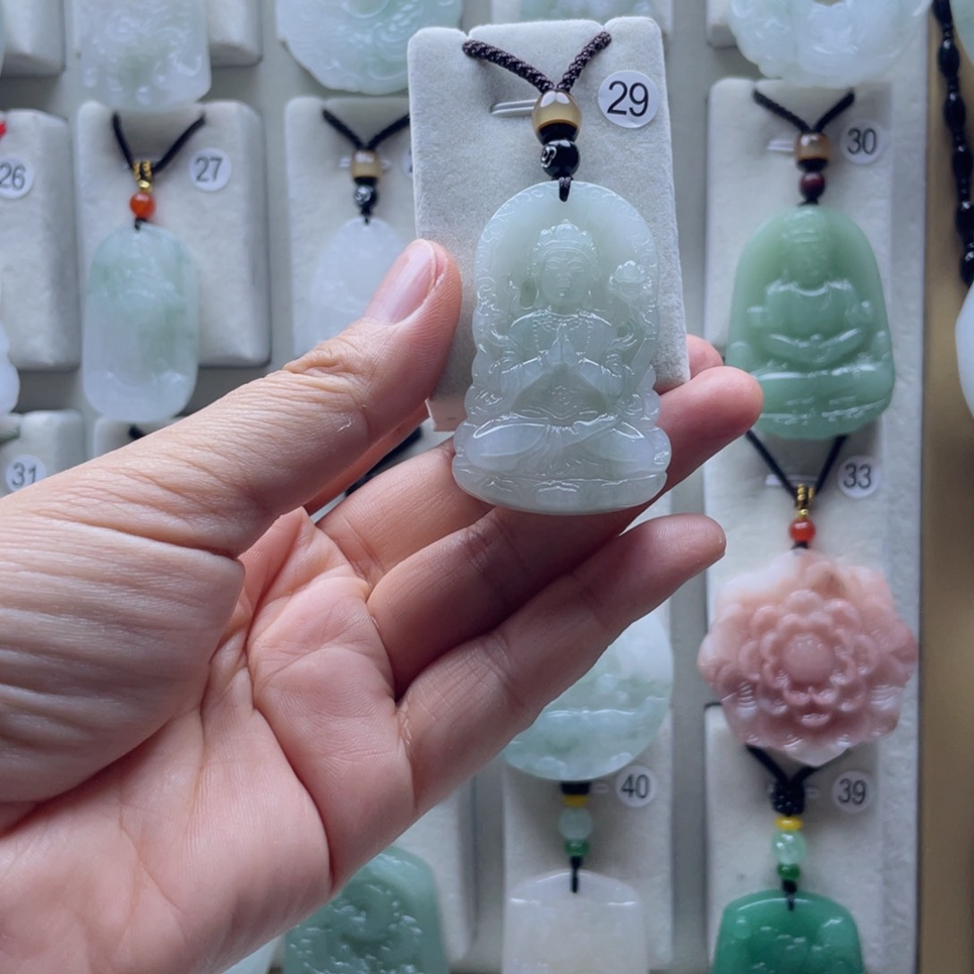 石英质玉（金丝玉）未镶嵌颈饰