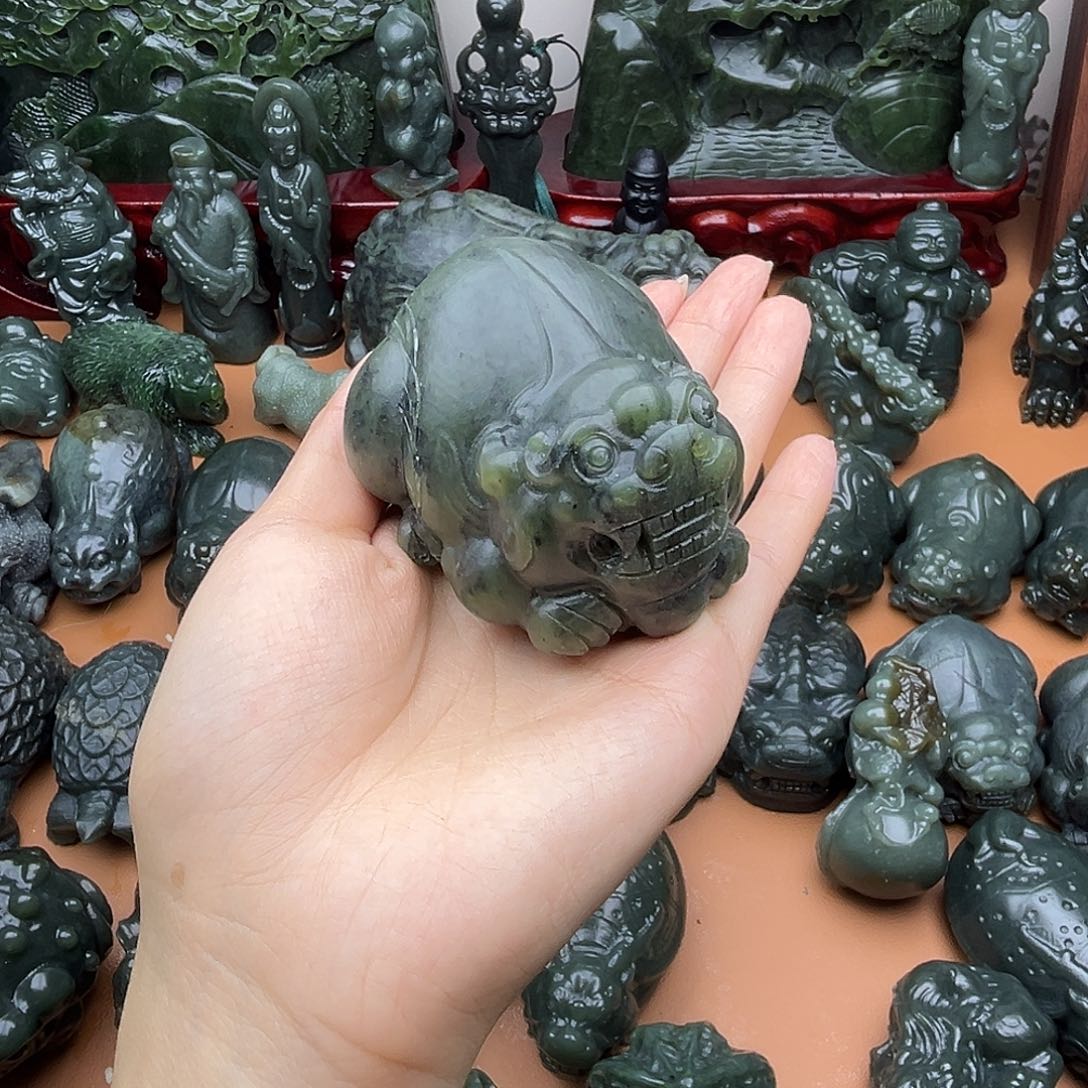 斌***物和田玉未镶嵌挂件