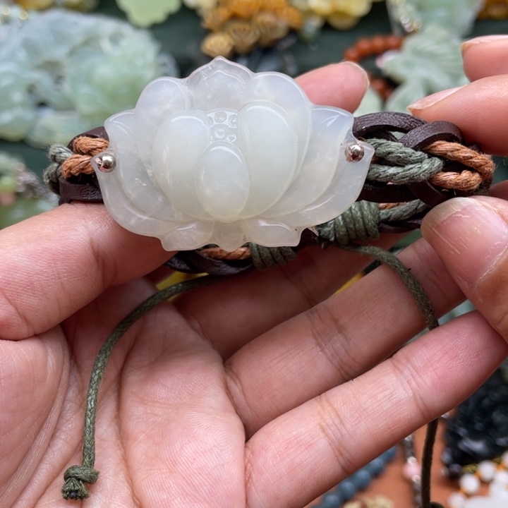 蛇纹石玉吊坠未镶嵌