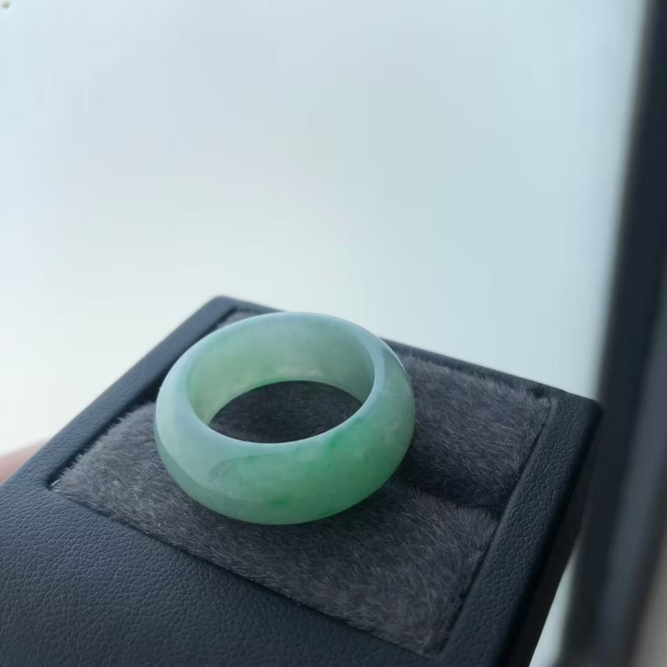 缅甸天然翡翠戒圈