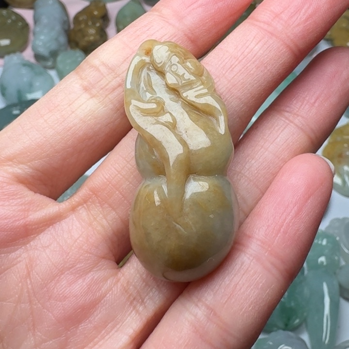 翡翠未镶嵌颈饰葫芦