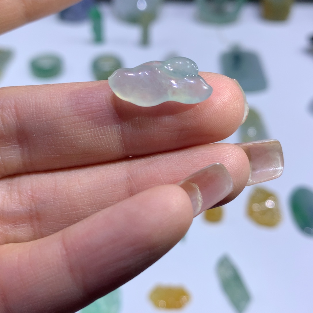 翡翠颈饰未镶嵌金鱼