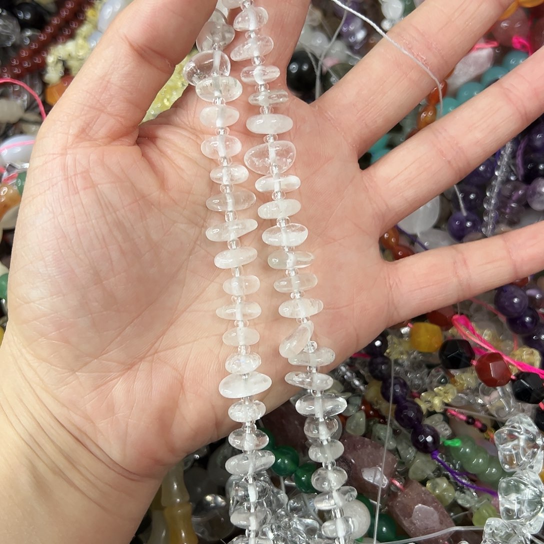 玛瑙/玉髓未镶嵌珠宝半成品，卡10白水晶不规则形状一条