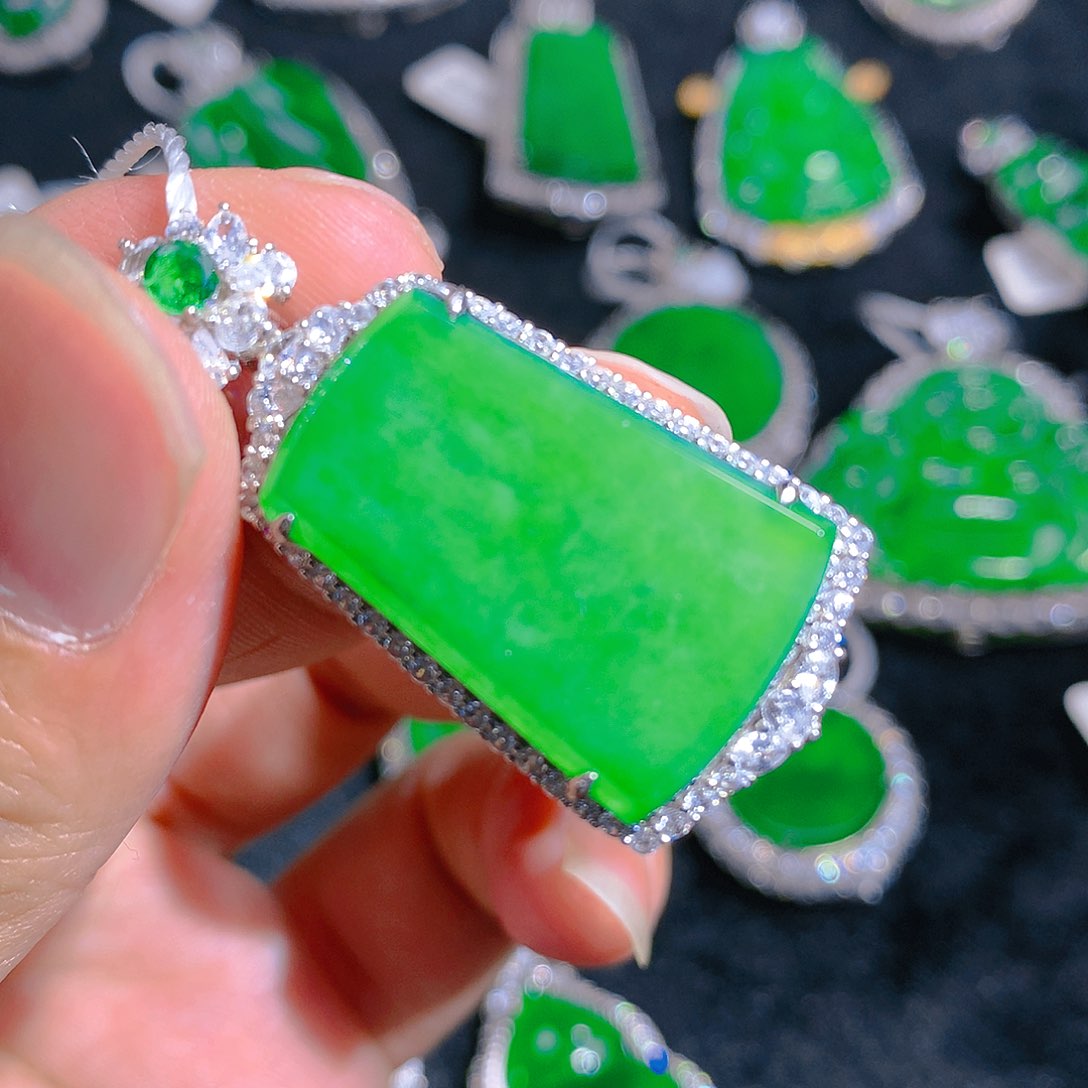 翡翠颈饰银S925镶嵌吊坠