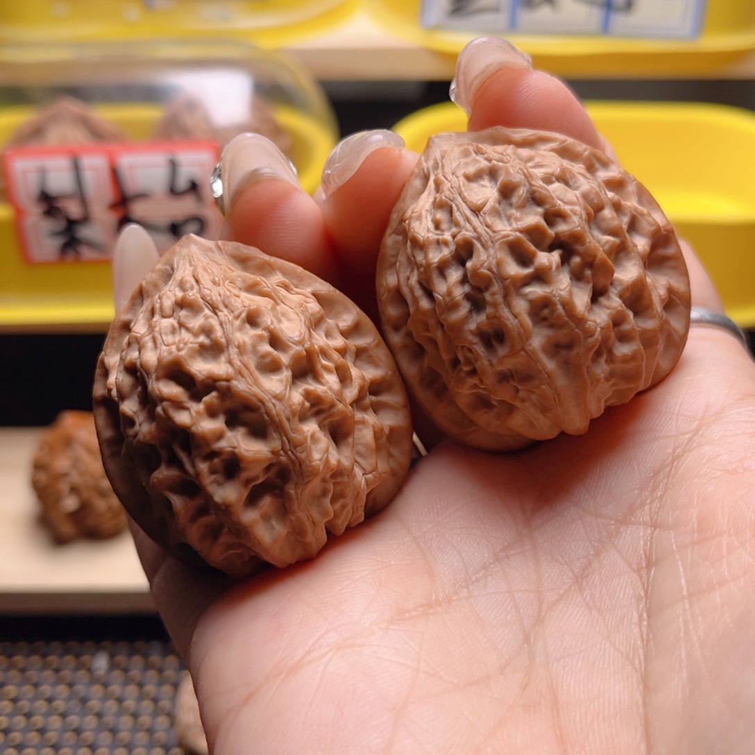 文玩核桃把件金牛