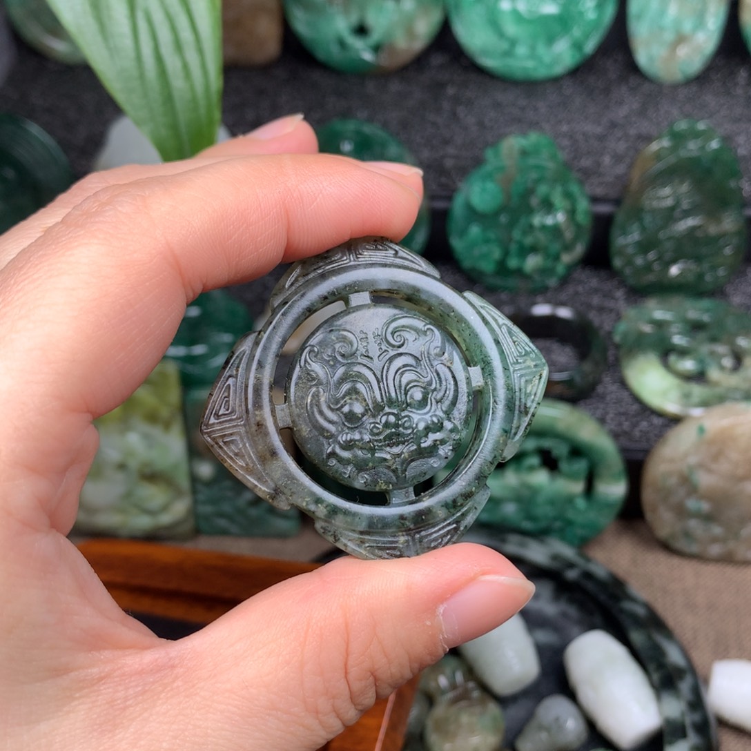 独山玉未镶嵌颈饰