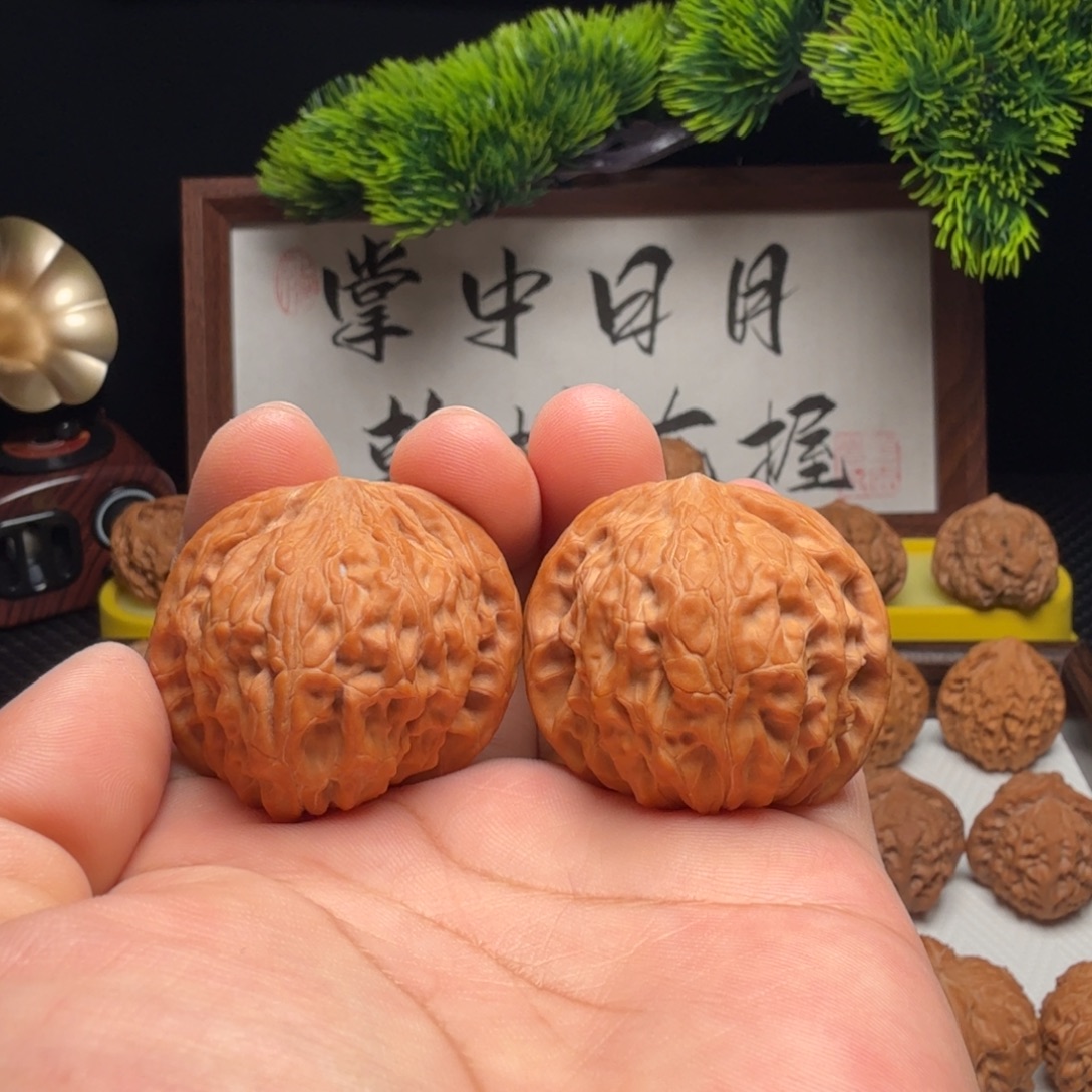 文玩核桃把件全品白茬老树红皮山地磨37尺