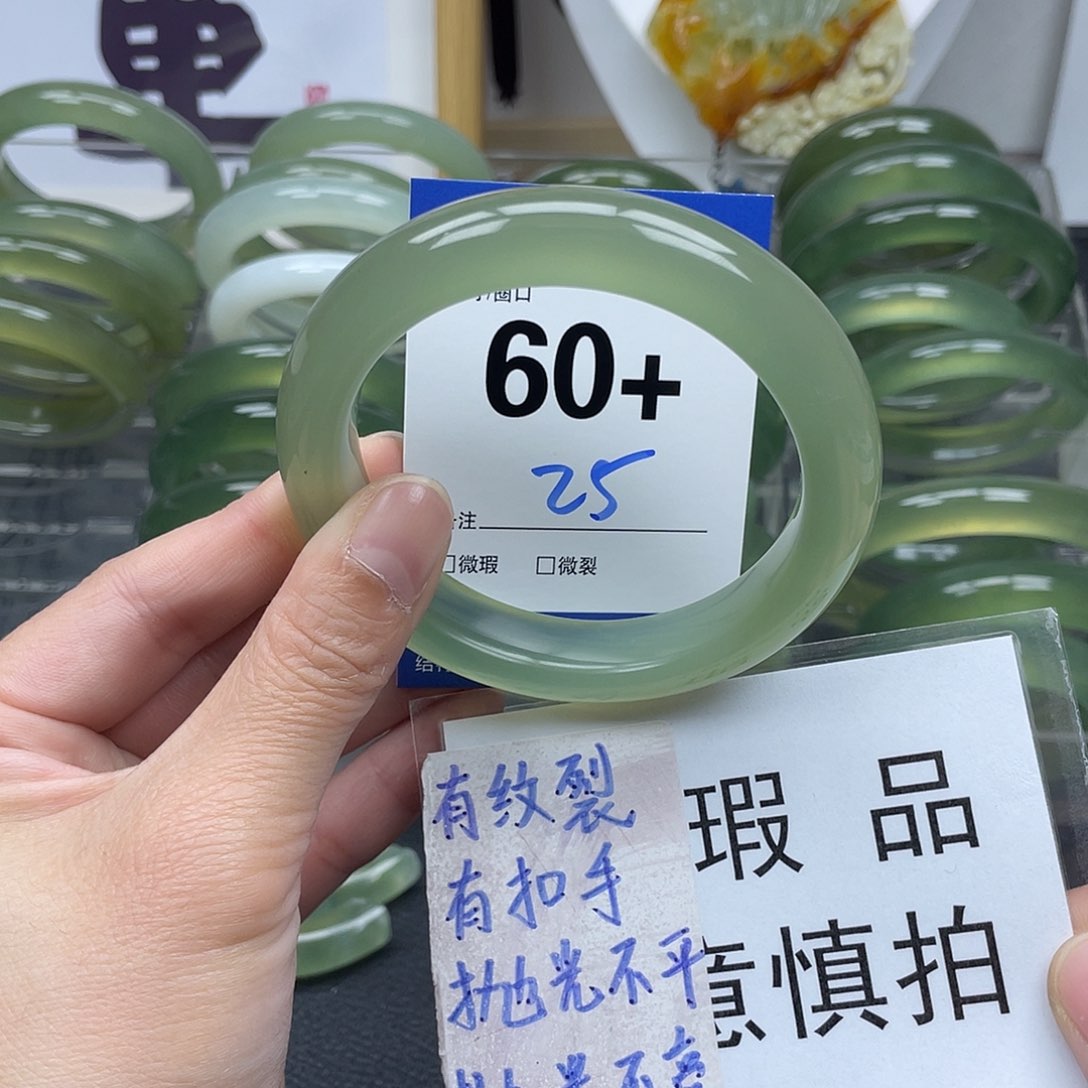 蛇纹石玉手镯未镶嵌