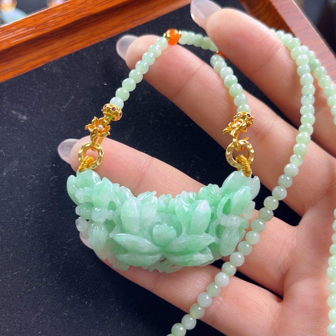 颈饰未镶嵌翡翠莲花