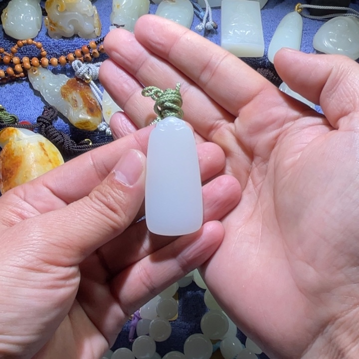 和田玉颈饰未镶嵌水*